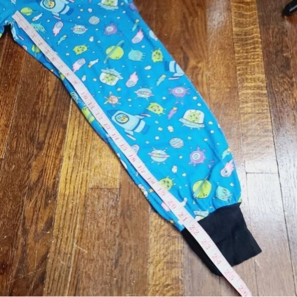 Dolls Kill Delia's New World Alien Print Contrast Trim Top & Jogger - Picture 15 of 15